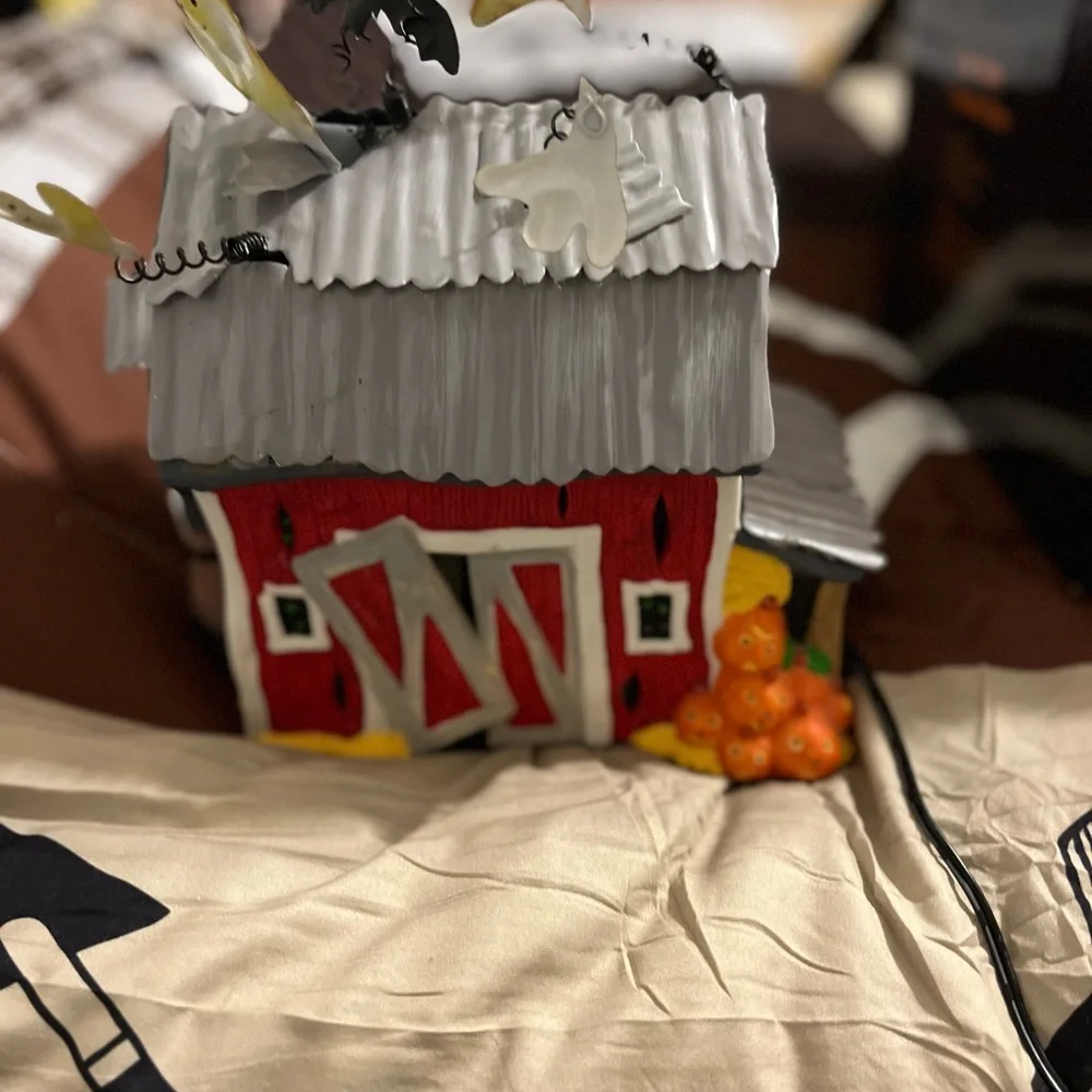EUC RARE FIBER OPTIC HAUNTED HALLOWEEN BARN - Picture 6 of 6